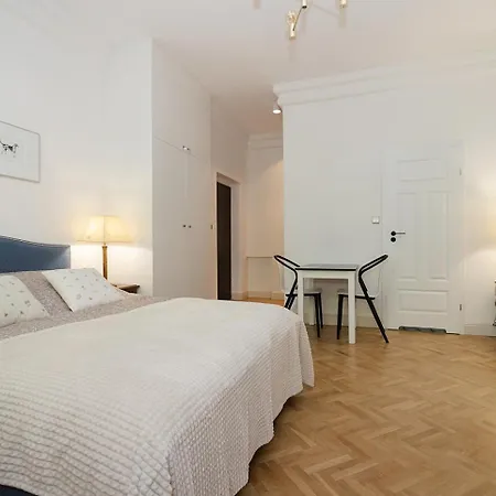 Sienna & Parking Apartamento Varsóvia
